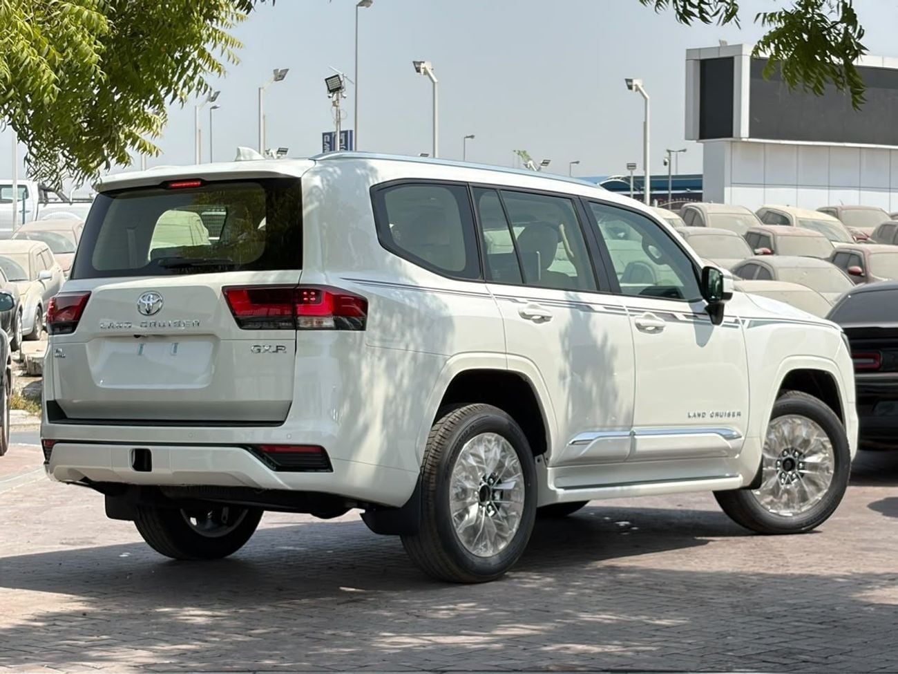 Toyota Land Cruiser GXR LC300 GXR TWIN TURBO | 3.5L V6 PETROL | POWER WITH LEATHER SEATS | JBL SPEAKERS | RADAR | HEADRESR
