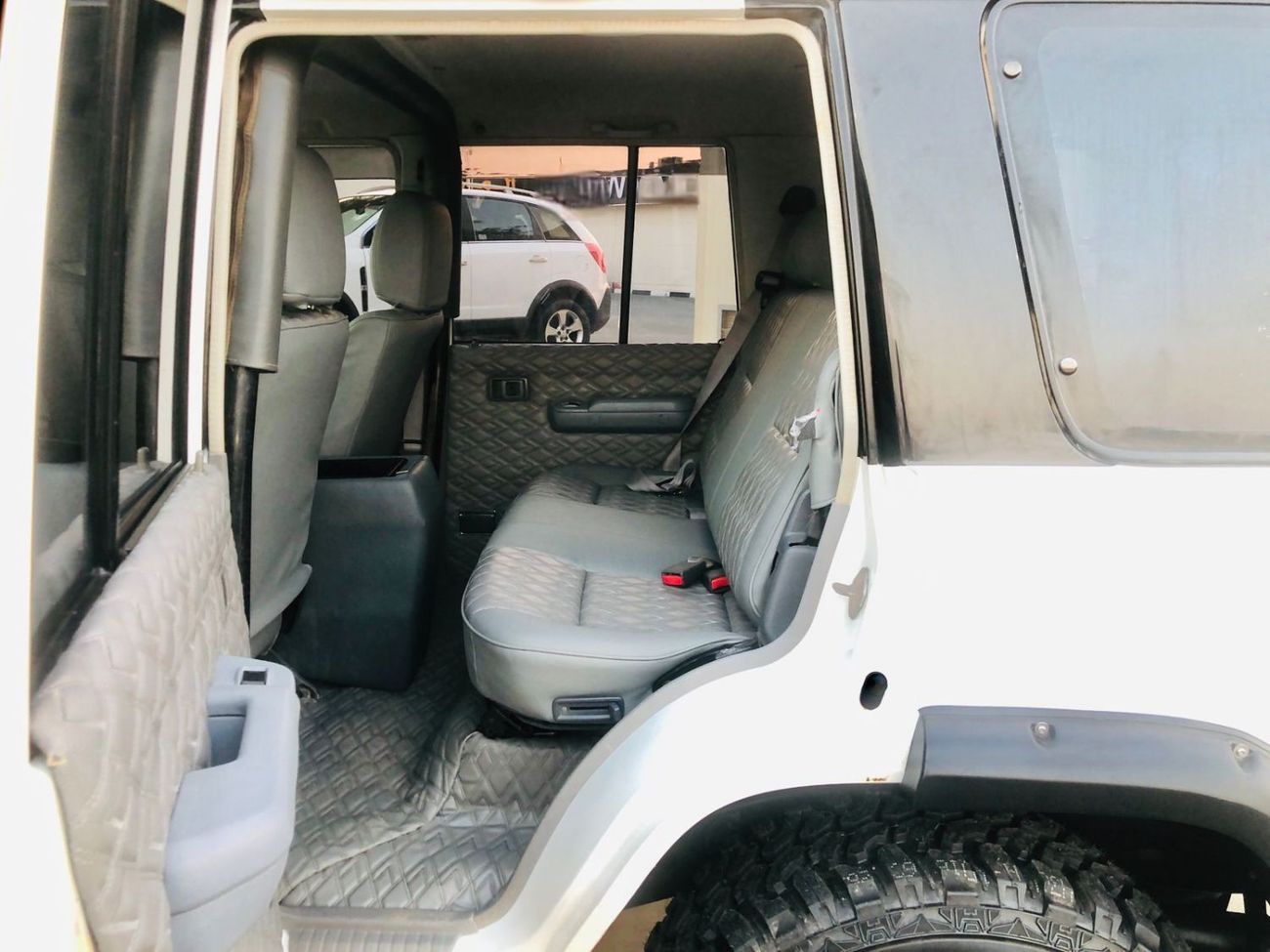 Toyota Land Cruiser 70 LC79 LX LC76 LHD 1VD-FTV 4.5L V8 Diesel Engine Manual Gear 4WD 7 Seats 5 Doors