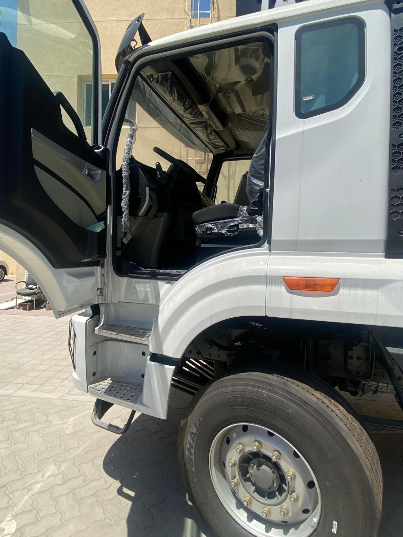 Sinotruk Howo NX Tractor Sinotruck Howo NX TRACTOR 2025 Model 4*2