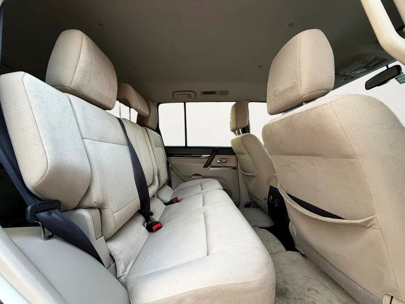 ميتسوبيشي باجيرو GLS V6 | 7-SEATER 4WD SUV | GCC