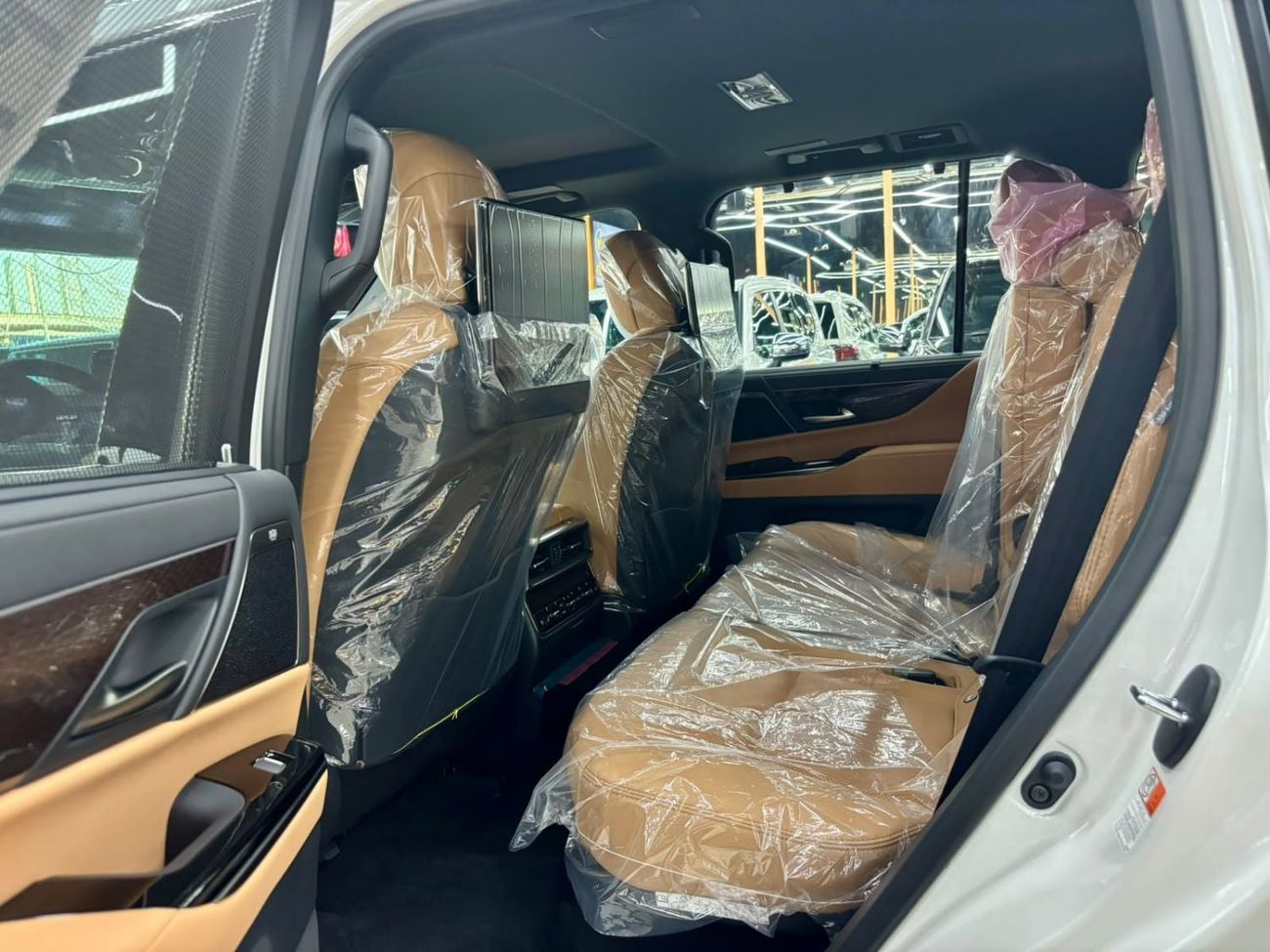 لكزس LX 700h SIGNATURE