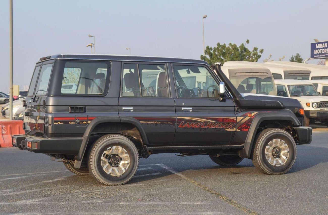 تويوتا لاند كروزر 70 LC76 LX 2.8L 4WD SUV 2026