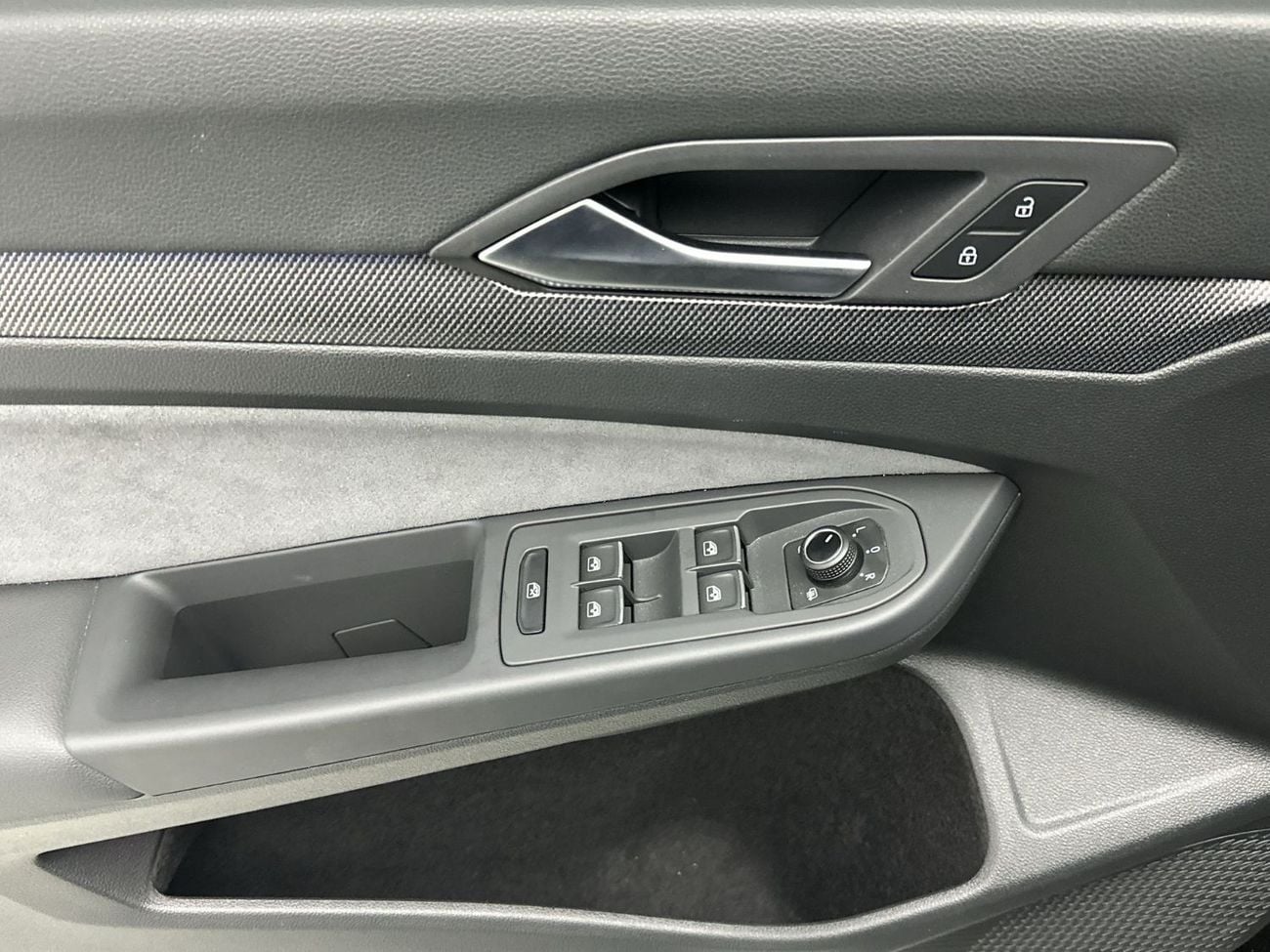 فولكس واجن جولف R 2.0L | Fabric Seats | 19" Estoril Alloys | Panoramic Roof