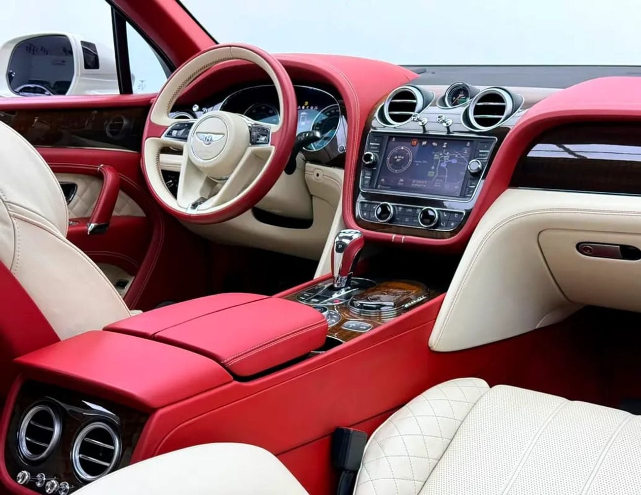 Bentley Bentayga Full Service History, Fully Loaded, Excellent Condition, GCC