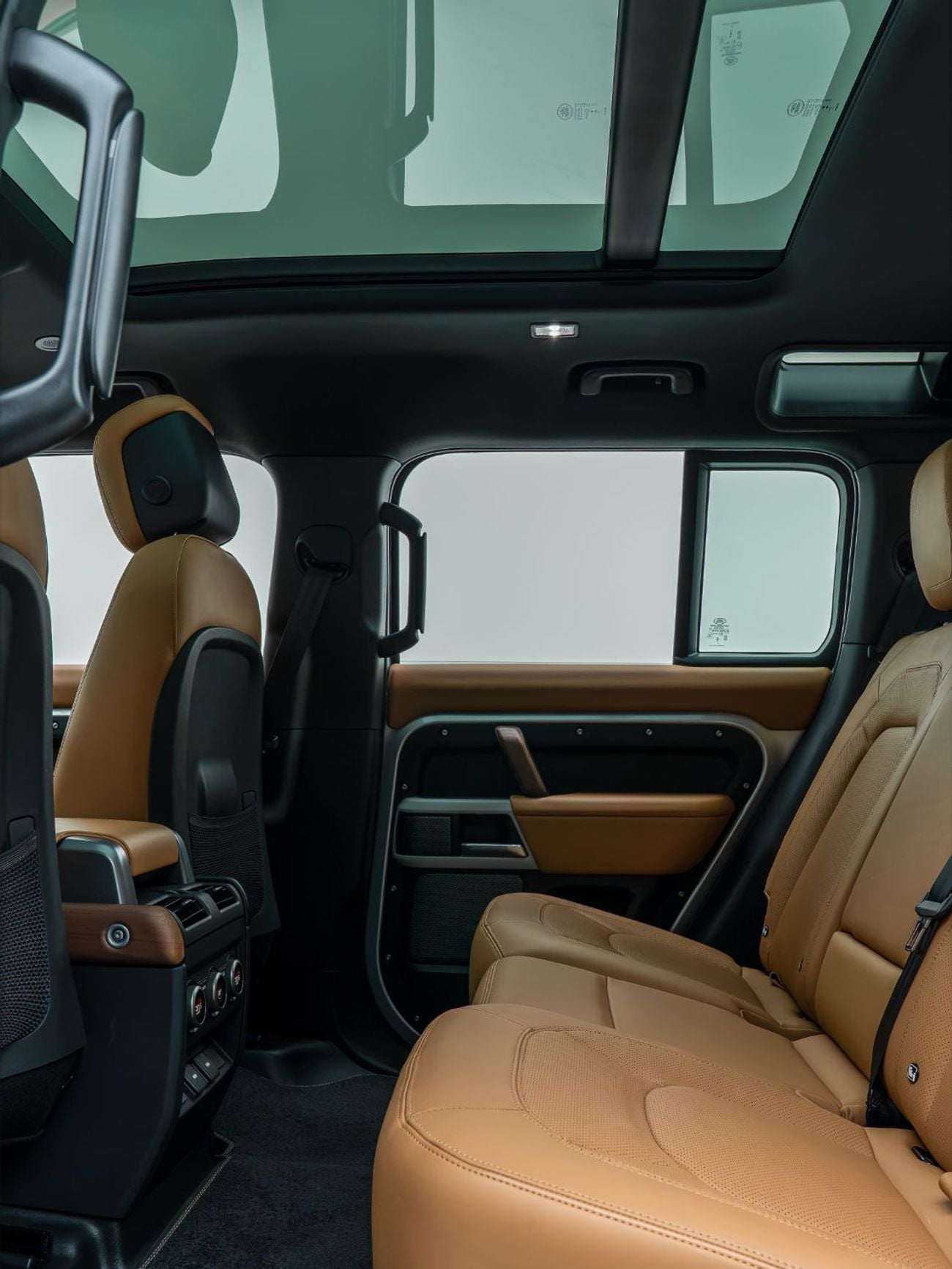 لاند روفر ديفندر 110 HSE P400