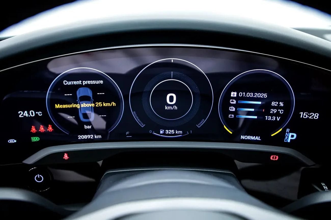 بورش تايكان TURBO S - GCC - FULL CARBON WITH SERVICE HISTORY AND AL NABOODA WARRANTY