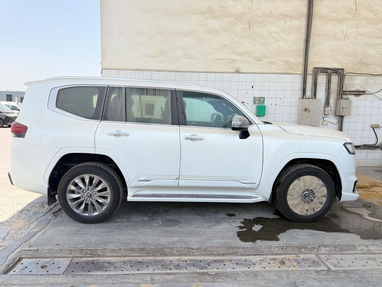 Toyota Land Cruiser VXR 2025 Model Toyota Land Cruiser LC300 VXR (Full-Option with Radar) 3.3L V6 TW Twin Turbo Diesel A/T 4