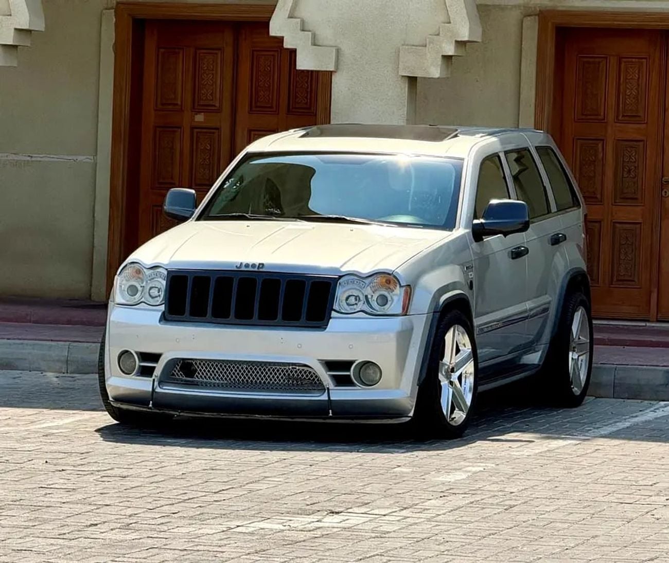 جيب جراند شيروكي SRT8 جيب جراند شيروكي SRT خليجي فل اوبشن SRT8 GCC Specs