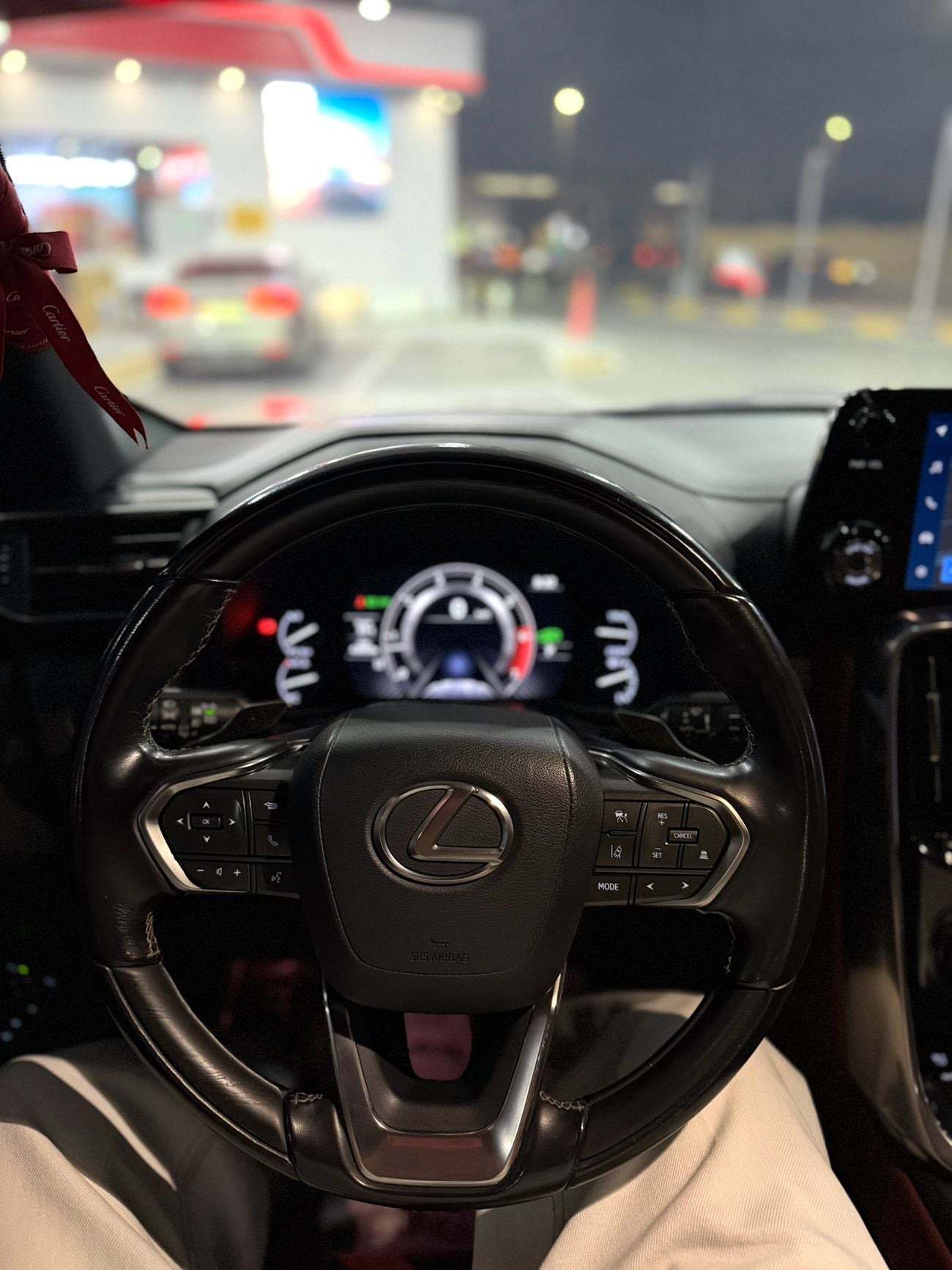لكزس LX 600 سيجنتشر