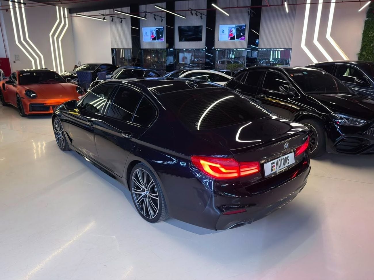 بي أم دبليو 530i M SPORT بي إم دبليو 530i M سبورت موديل 2017 | مواصفات خليجية | حالة جيدة