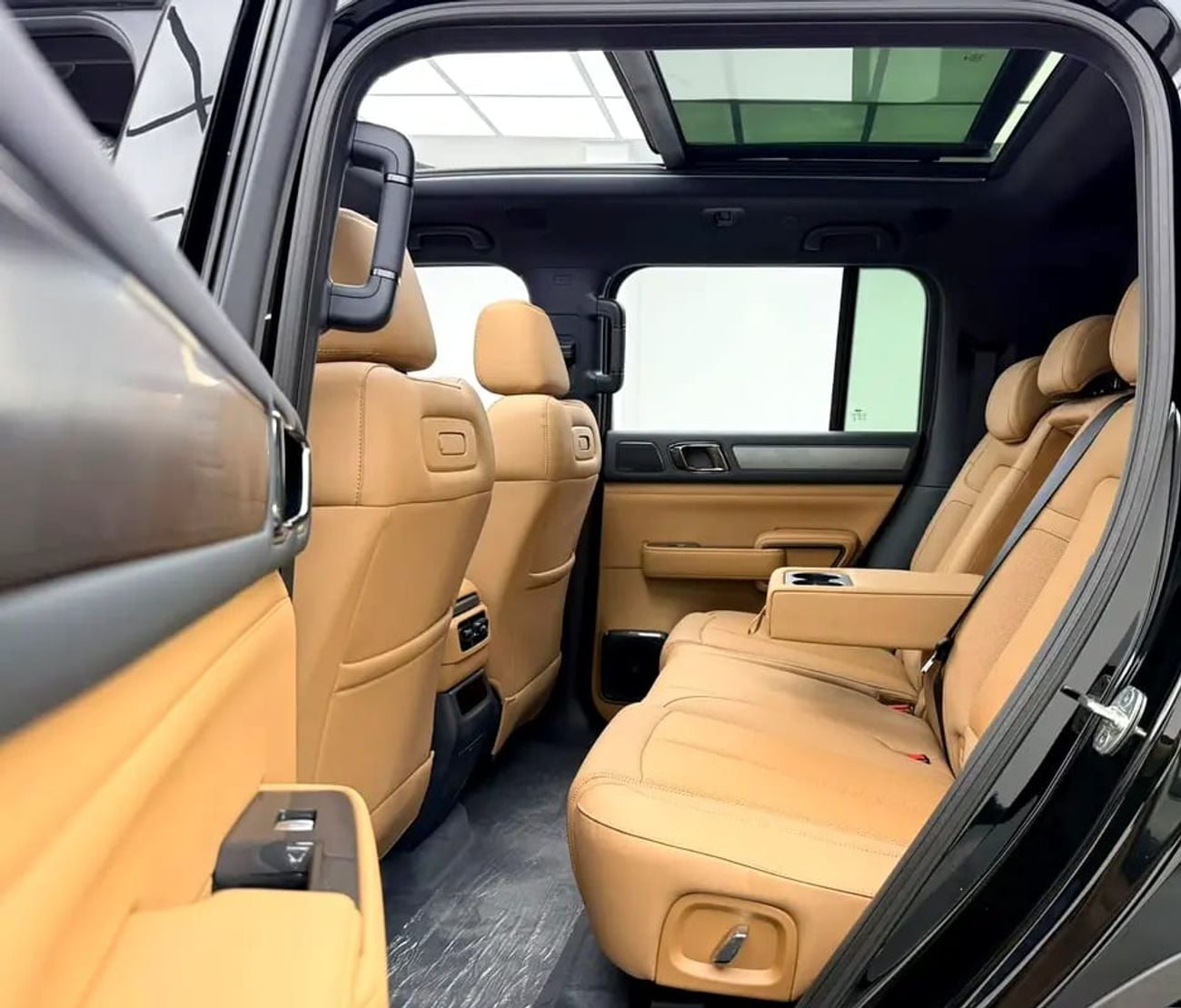 BYD Leopard 5 Ultra, Warranty, Delivery Kms, Fully Loaded, Excellent Condition, Chinese