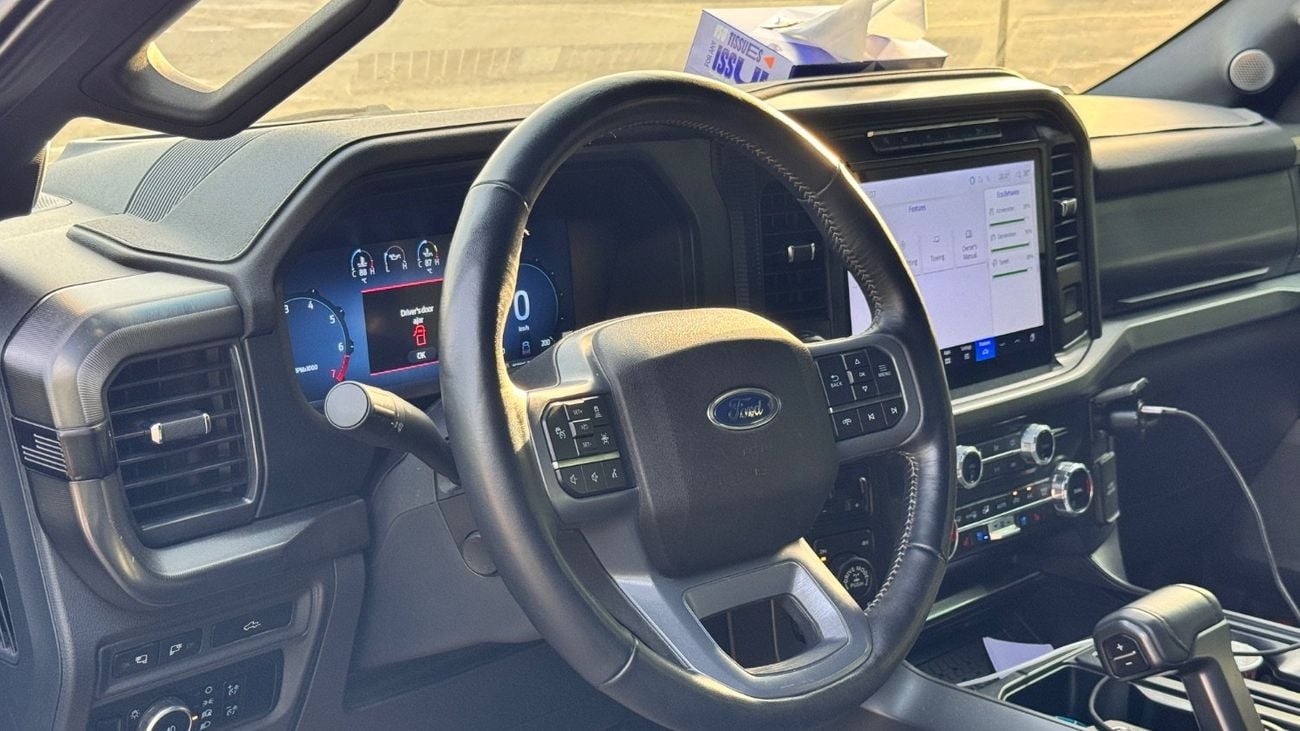 Ford F-150 LARIAT CREW CAB