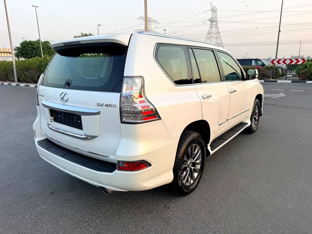 Lexus GX460 PLATINUM GCC Specs single owner