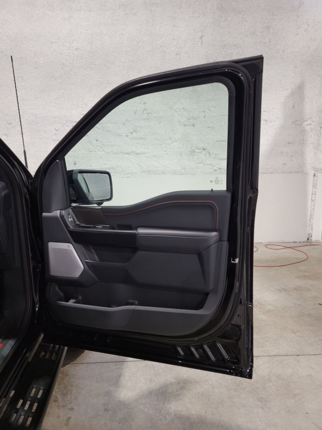 فورد F 150 PLATINUM سيارة جديدة سوبر كرو بمحرك V6 سعة 3.5 لتر