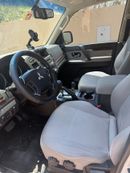 Mitsubishi Pajero GLS Mitsubishi Pajero / Shogun / Montero 2014 GCC specs