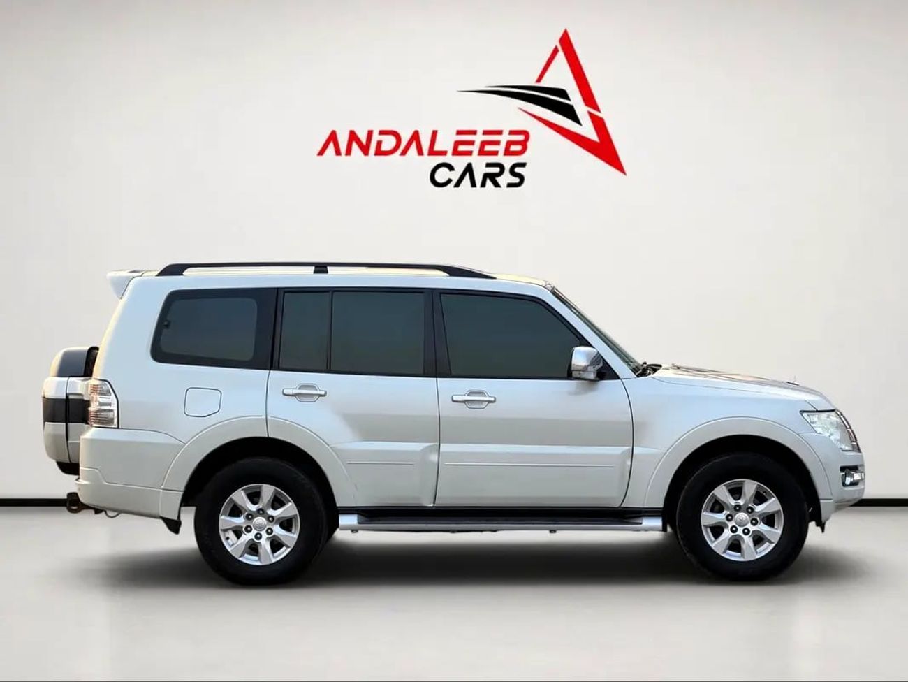 ميتسوبيشي باجيرو GLS V6 | 7-SEATER 4WD SUV | GCC