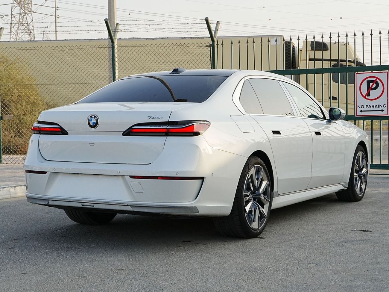 BMW 740i