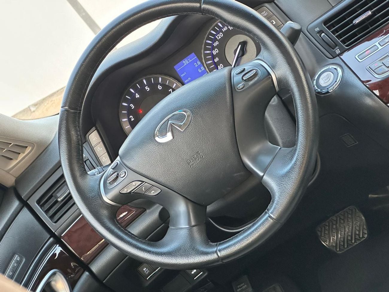 إنفينيتي Q70 إكسيلنس