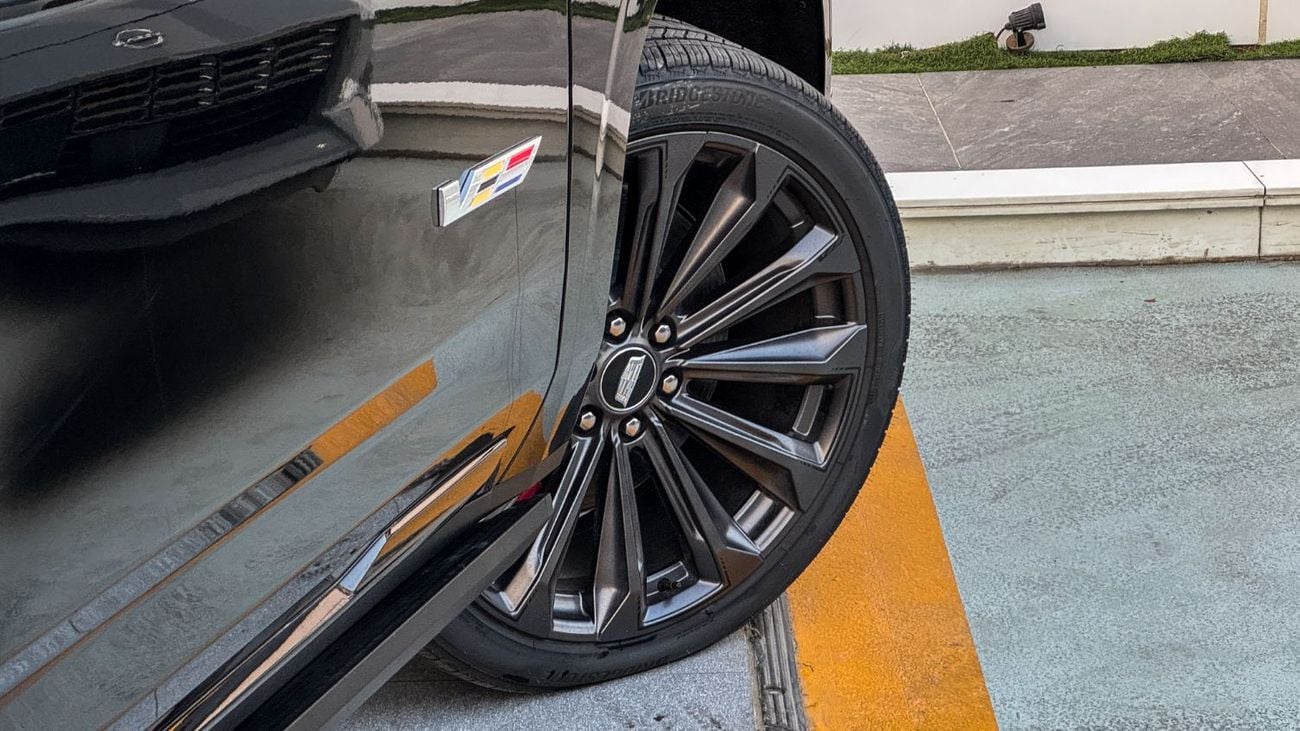 كاديلاك إسكالاد V SERIES Executive American Specs 2026 Brand New 6.2L V8 Supercharged