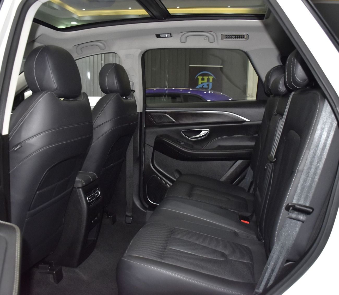 Jetour X90 Plus LUXURY EXCELLENT DEAL for our Jetour X90 Plus ( 2023 Model ) in White Color Chinese Specs