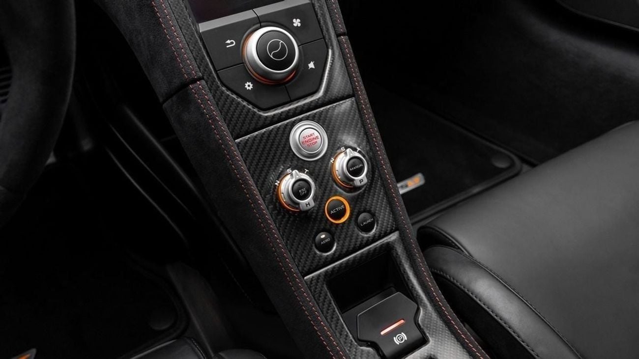McLaren 675LT COUPE - 2016 - GCC Specs - Delivery Mileage