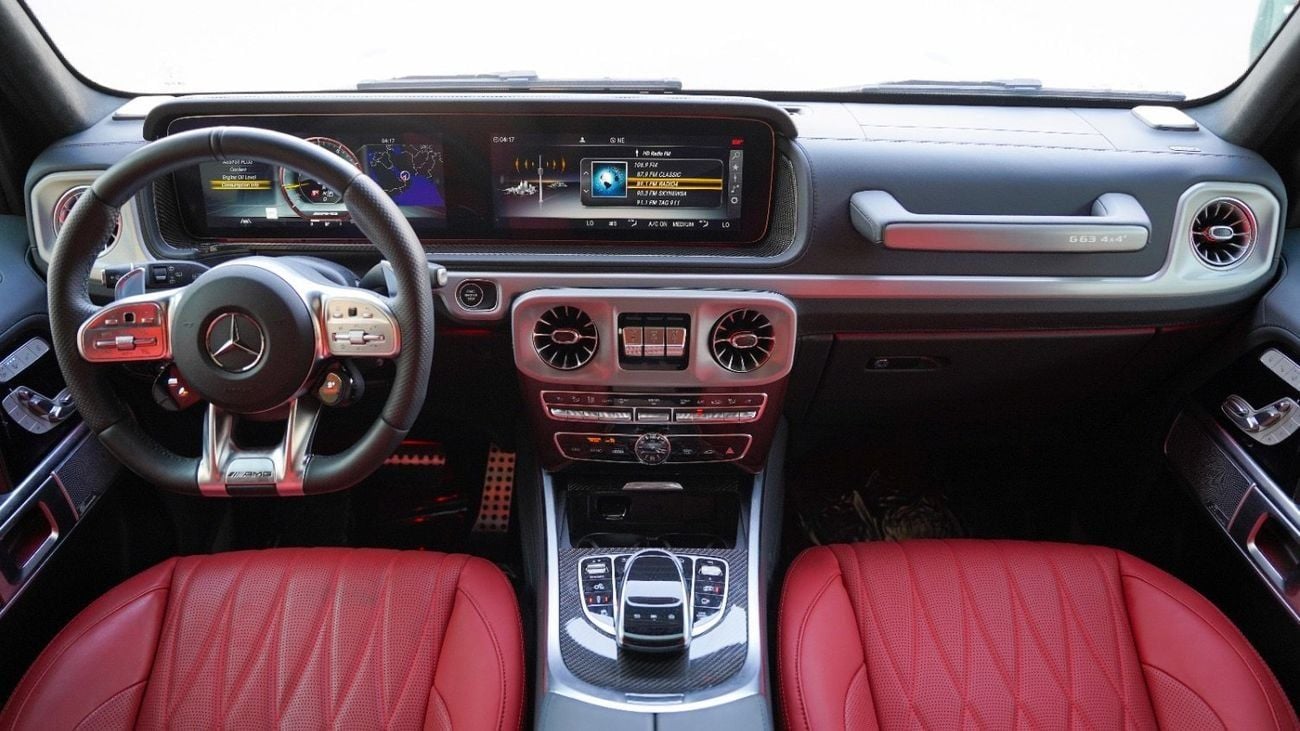 Mercedes Benz G 63 AMG 4X4² Engine & Performance • Engine Type: 4.0-liter V8 biturbo AMG-built engine.  • Horsepower: Approx
