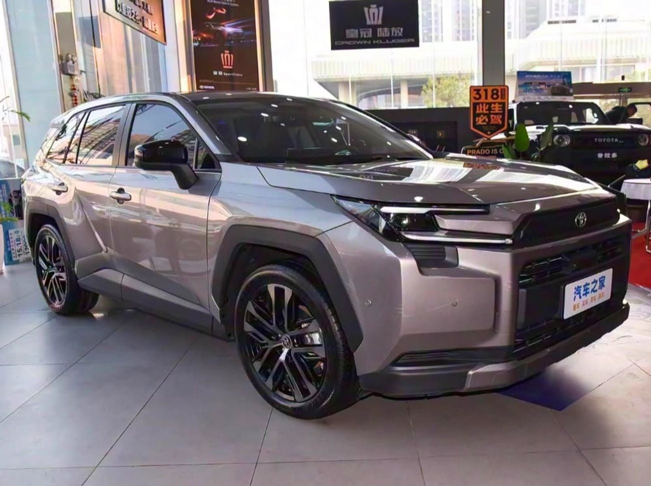 تويوتا راف ٤ LUXURY HEV FLAGSHIP TOP OPTION WITH HEAD UP DISPLAY & AUTO PARK
