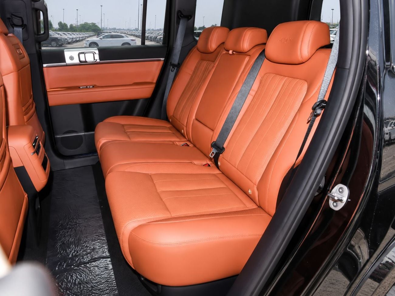 BYD Leopard 7 Ultra Titanium ECTB - 7. BYD Leopard 7 Ultra Titanium – 1.5L Hybrid Auto Awd – Black with Orange