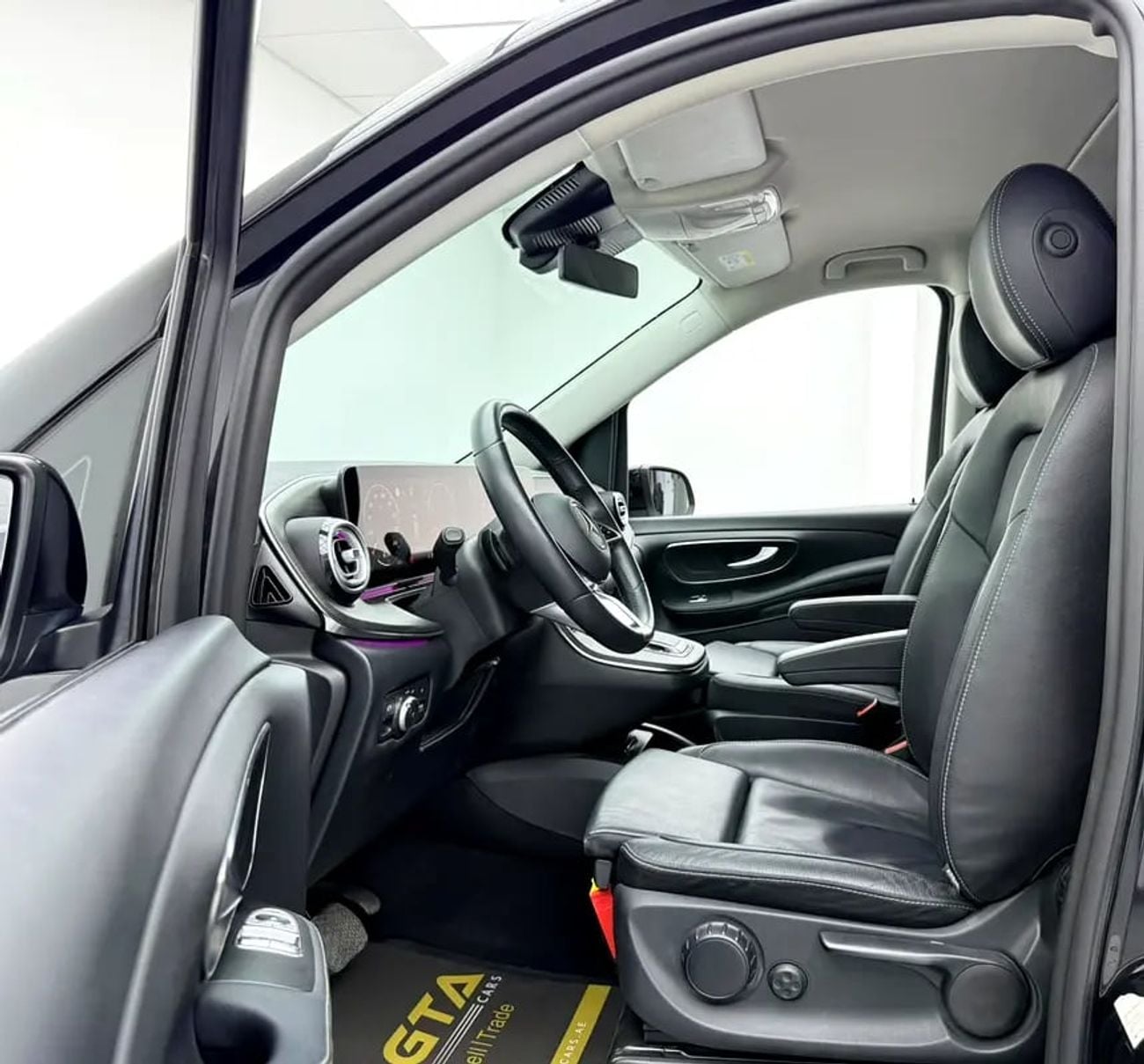Mercedes Benz V300 V300, Mercedes Warranty + Service Pack, Full MB Service History, Low Km, GCC