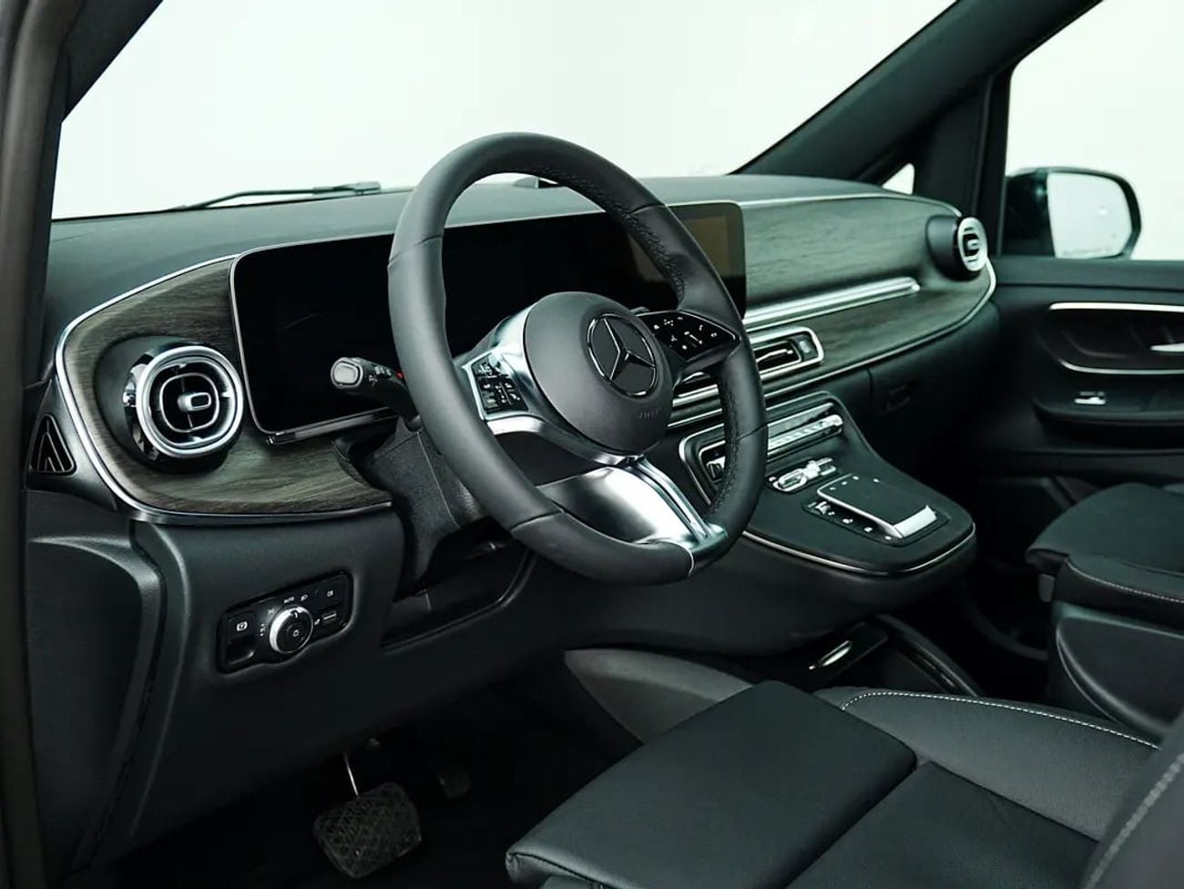 مرسيدس بنز V 300 AVANTGARDE Dealer WARRANTY | GCC SPECS | BRAND-NEW V300