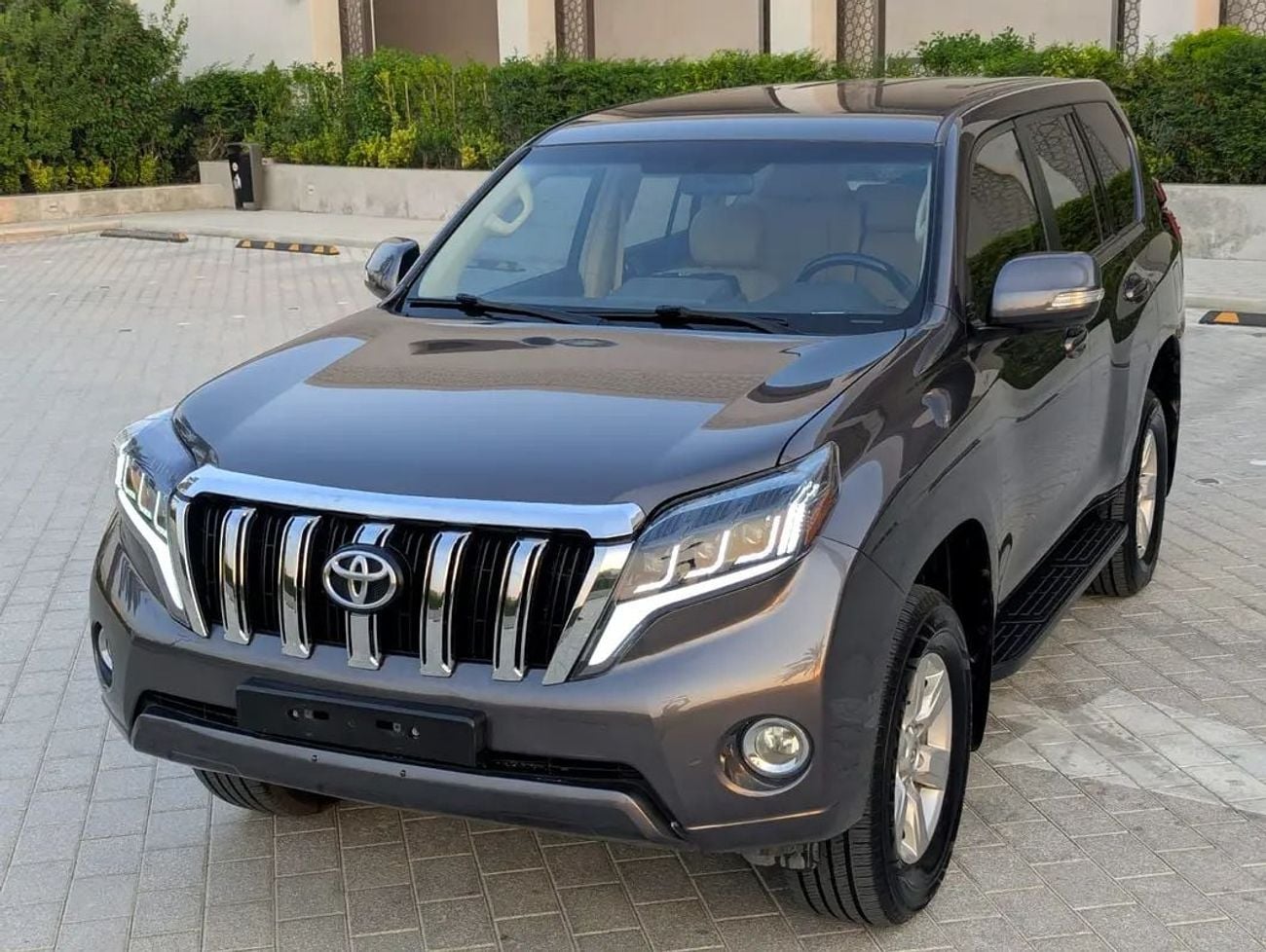 تويوتا برادو 60TH مواصفات خليجية، موديل 60، محرك V6 سعة 4.0 لتر، بحالة ممتازة