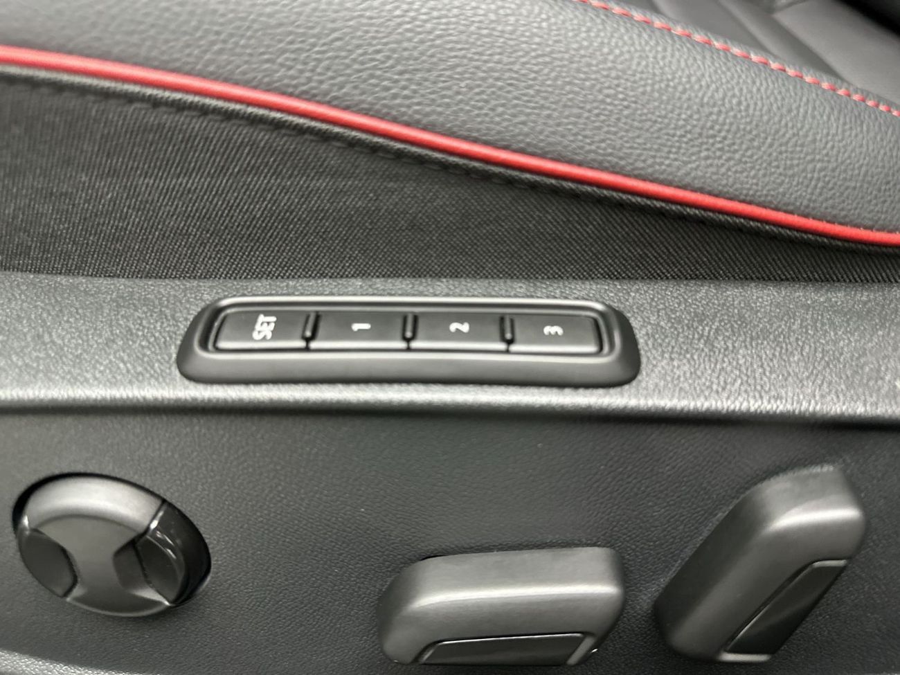 Volkswagen Golf GTI Premium Leather Seats 2L | 22,000 AED SAVINGS from New Car | 265 HP | GCC Specs