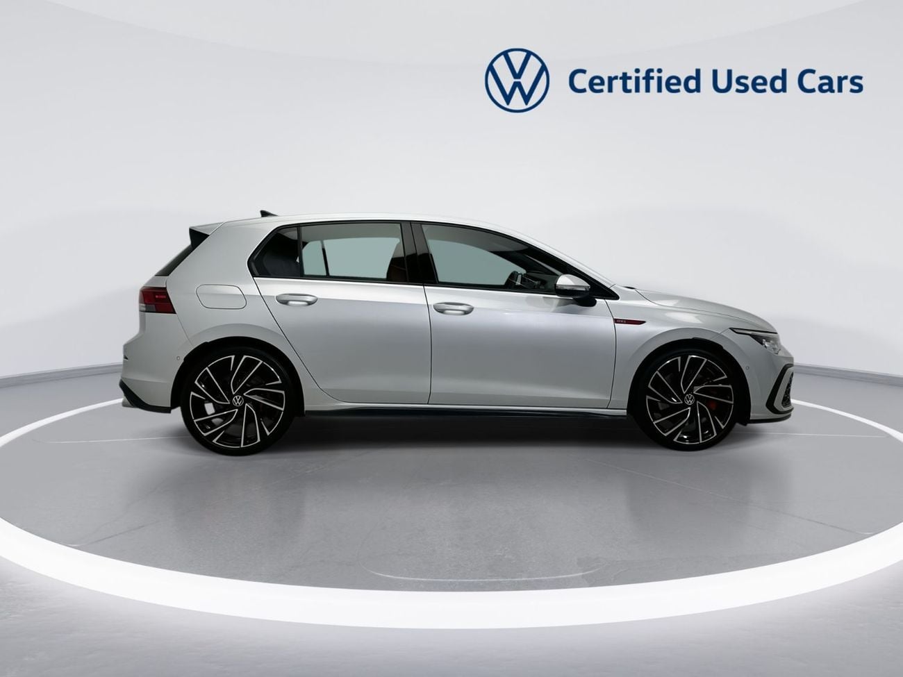 فولكس واجن جولف GTI جولف GTI سعة 2.0 لتر | فتحة سقف بانورامية | 245 حصان | مواصفات خليجية | ناقل حركة DSG بسبع سرعات