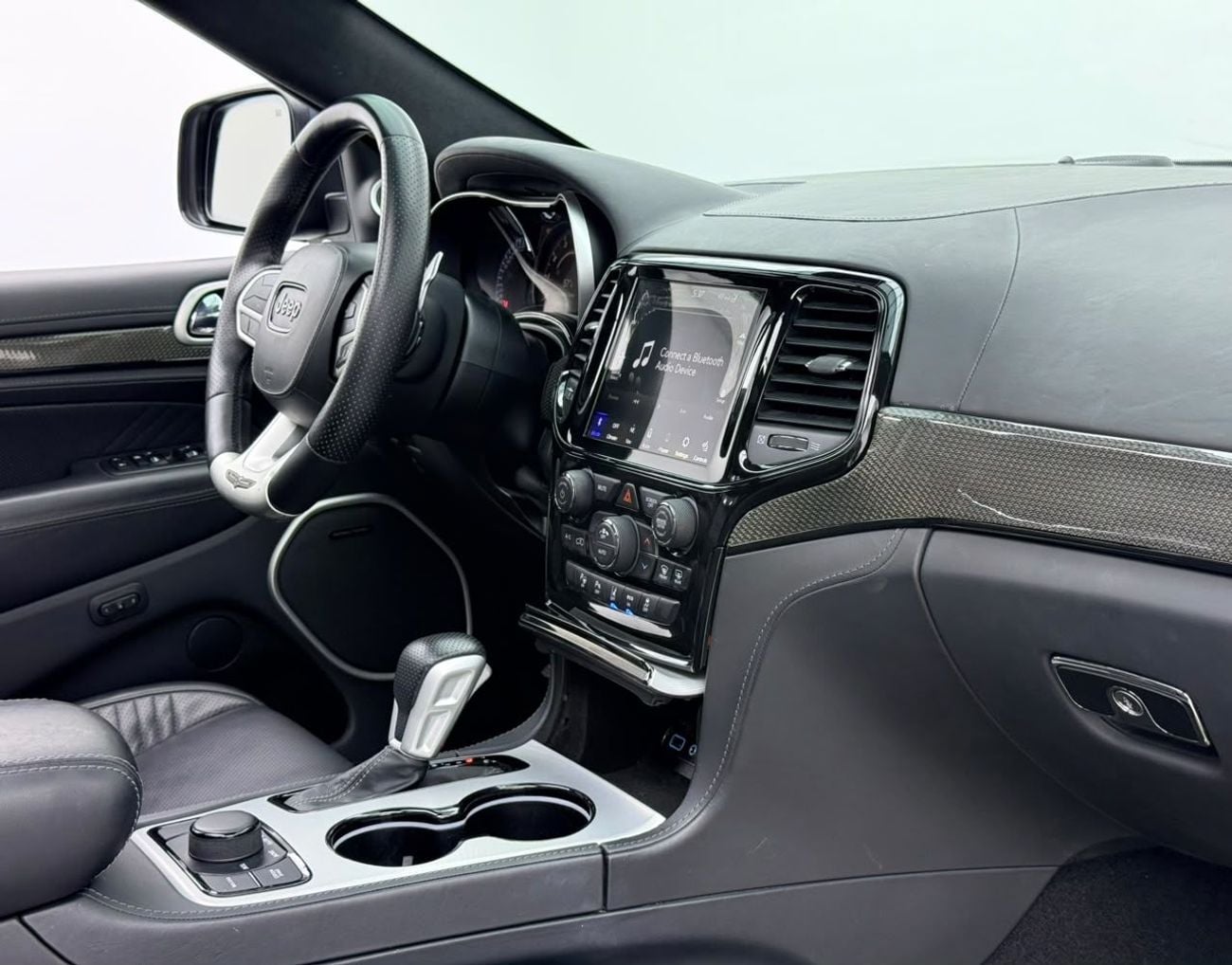 جيب جراند شيروكي TRACKHAWK جيب جراند شيروكي تراك هوك 2021، معدلة بالكامل، داخلية من ألياف الكربون، كاملة المواصفات، أمريكية الص