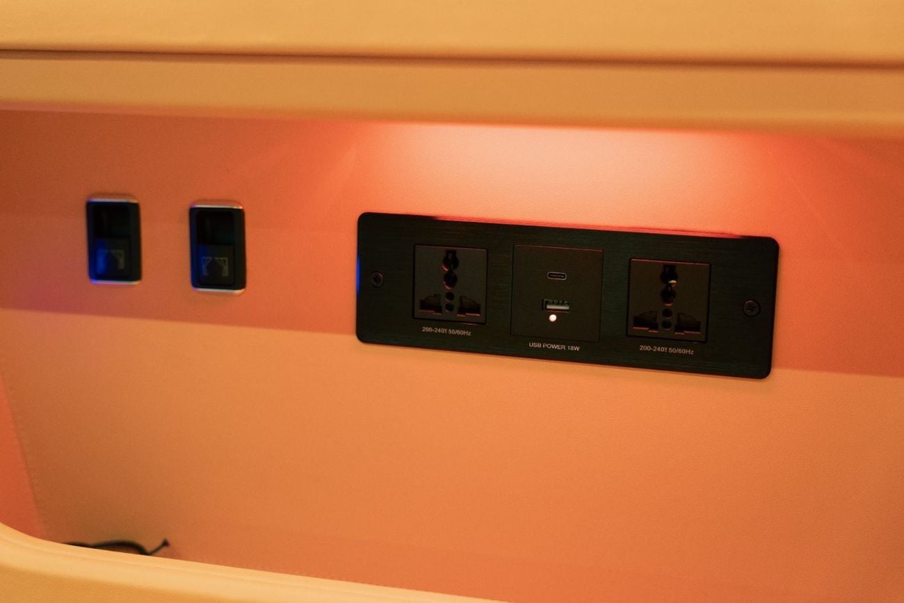 مرسيدس بنز سبرينتر Barugzai VIP Sprinter Luxury VIP Sprinter with Private Washroom