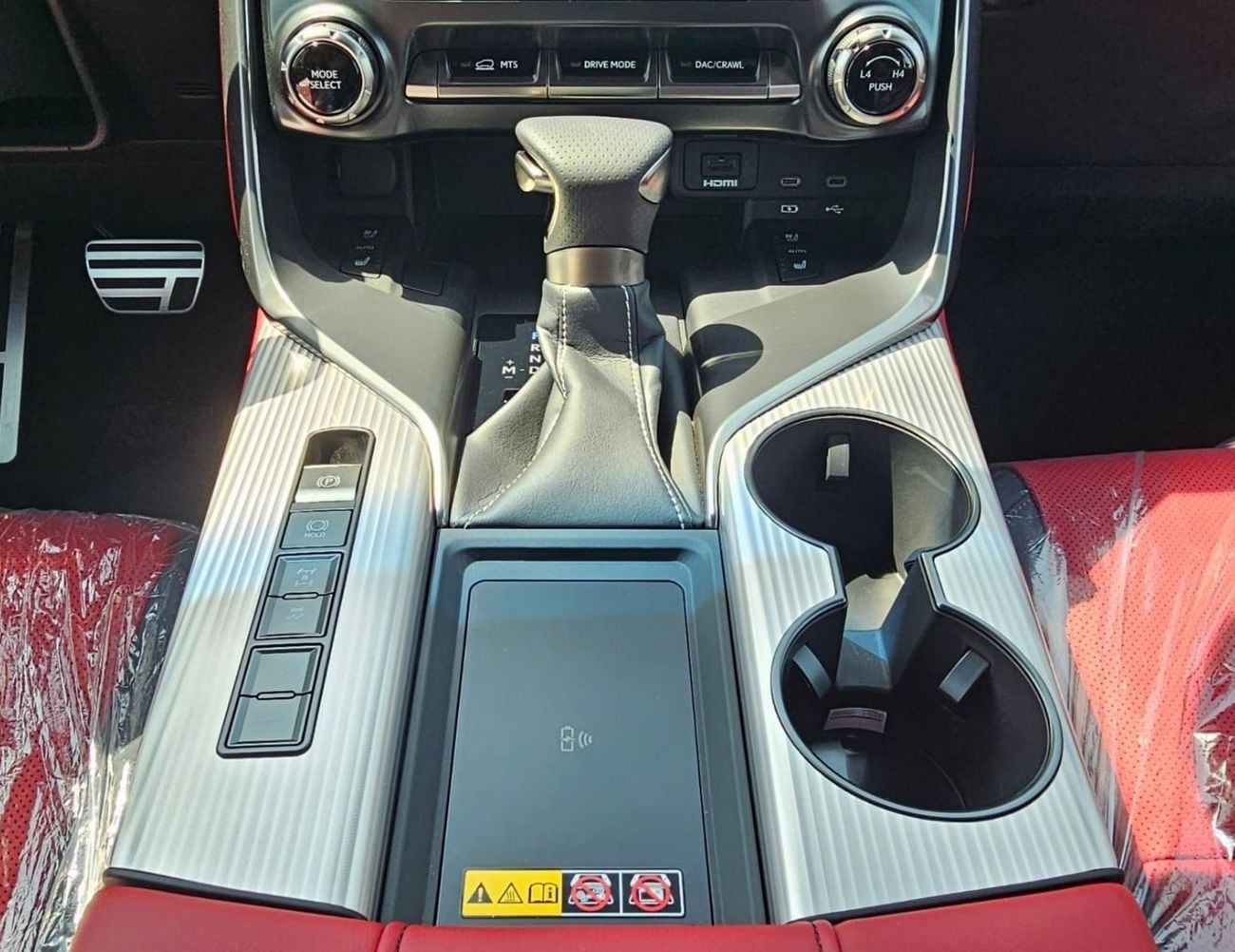 لكزس LX 600 F SPORT لكزس LX600 F.SPORT مارك ليفينسون || محرك بنزين V6 سعة 3.5 لتر، دفع رباعي، 22 عجلة قيادة، رادار، شاشة