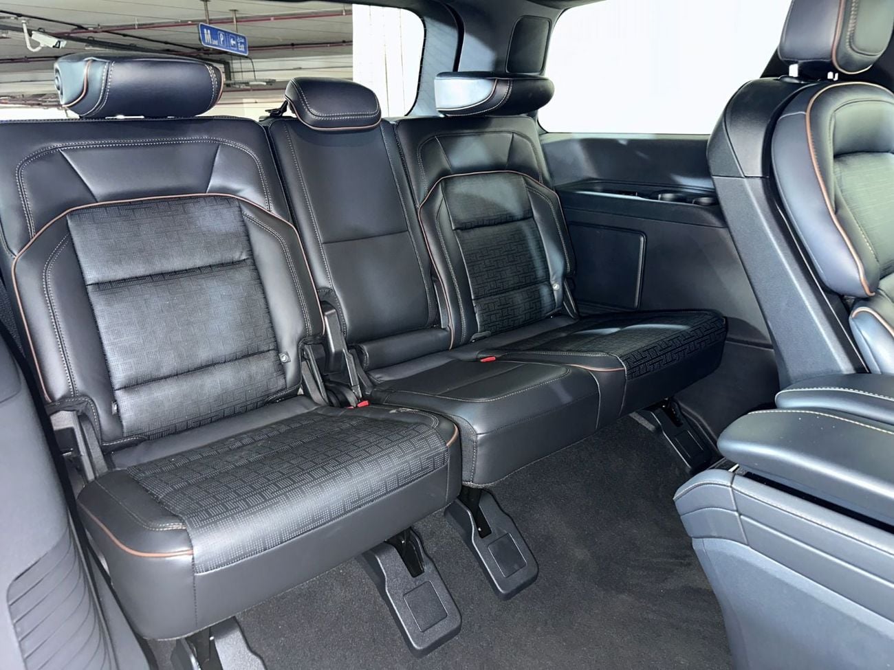 لينكولن نافيجاتور PRESIDENTIAL NV-N1925/AL TAYER MOTORS/AL QOUZ SHOWROOM