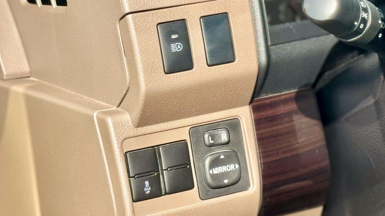 Toyota Land Cruiser 70 LC79 LX 2.8 DIESEL AT 4WD WINCH DIFFLOCK COOLBOX LEATHER SEATS 2026