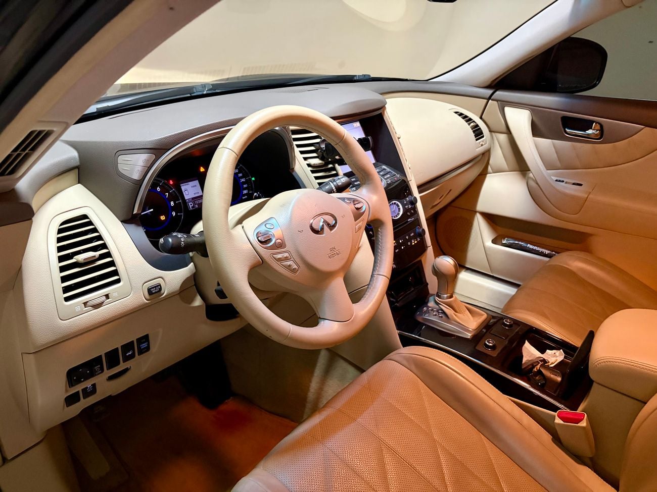 Infiniti QX70