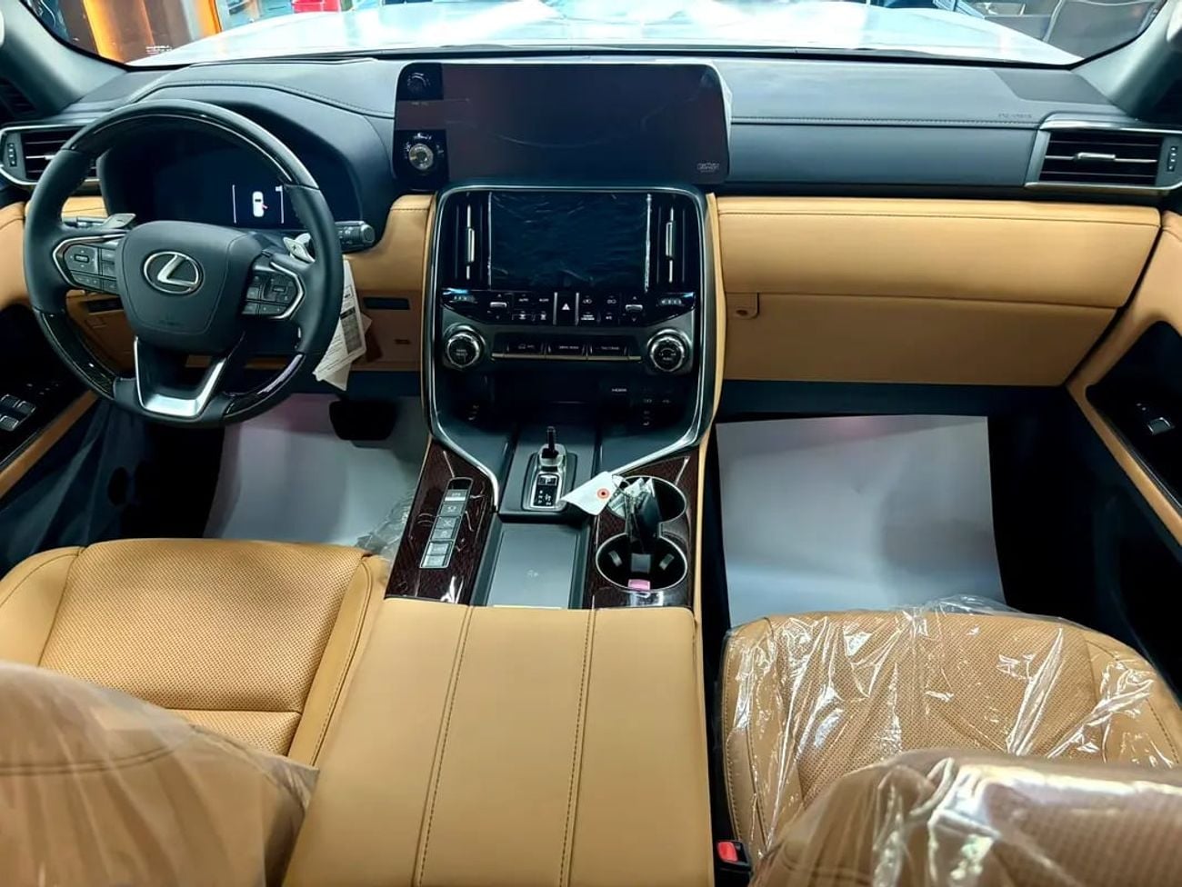 Lexus LX700h SIGNATURE / LX700 H SIGNATURE / WITHOUT PARK / GCC