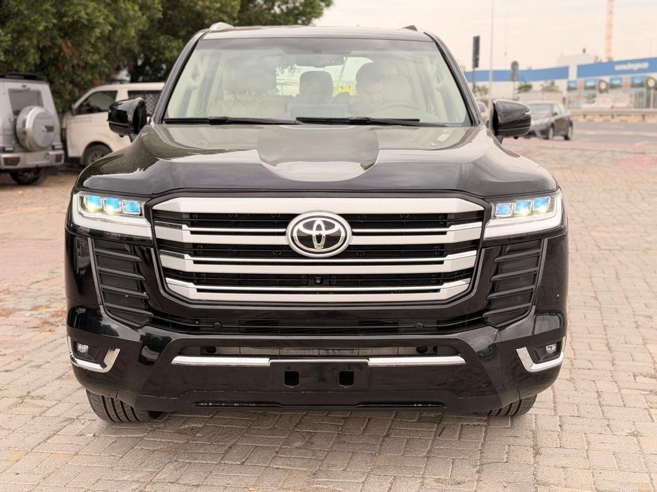 Toyota Land Cruiser GXR 4.0L Model 2017 Upgraded to 2025 Shape Pull Option GCC Specification
