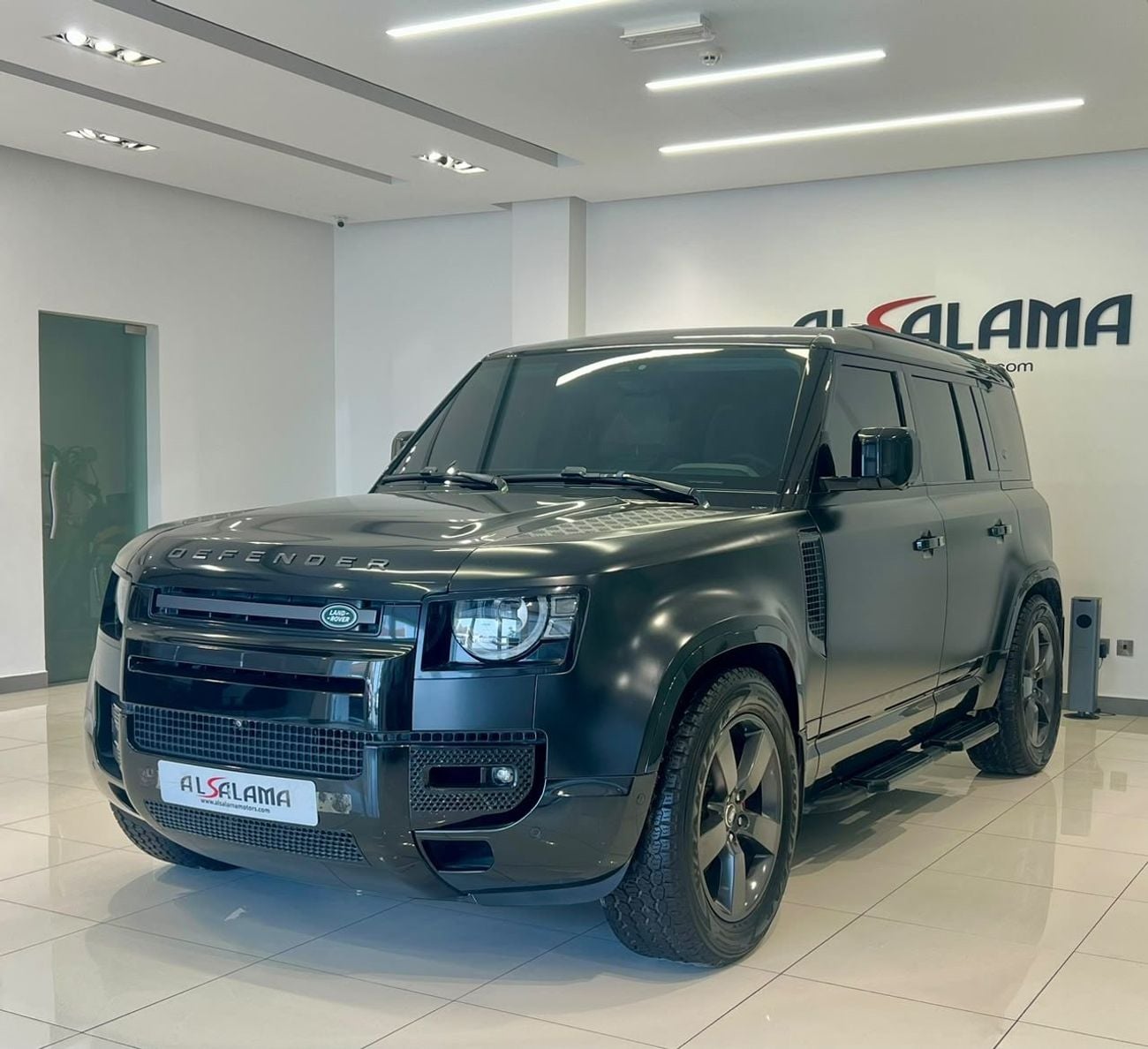 لاند روفر ديفندر 110 X-DYNAMIC HSE P400