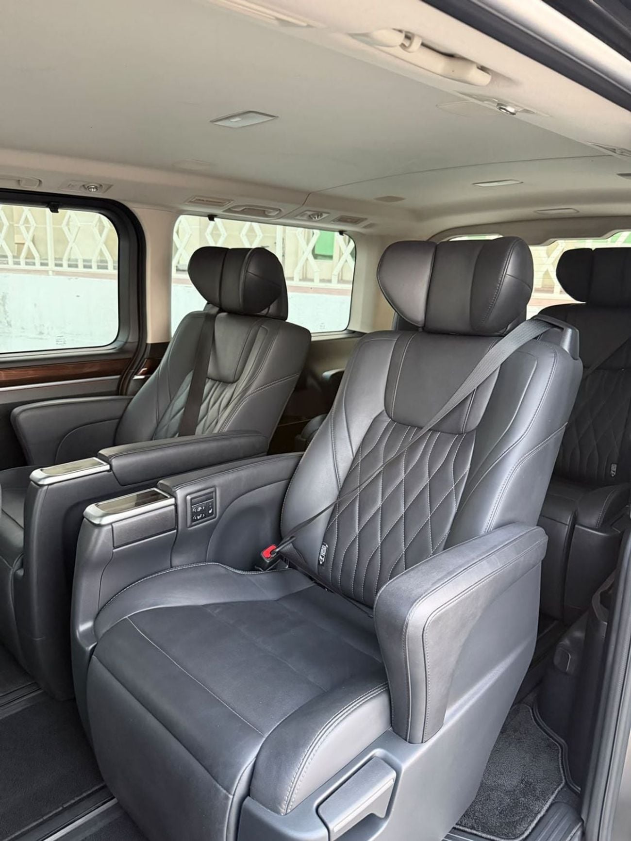 Toyota Granvia PREMIUM