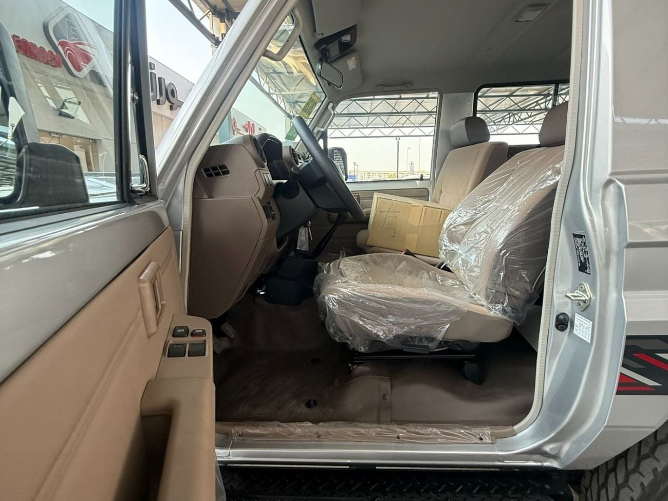 Toyota Land Cruiser 70 GRJ 71 4.0 V6 M/T **EXPORT ONLY**التصدير فقط خارج الخليج***