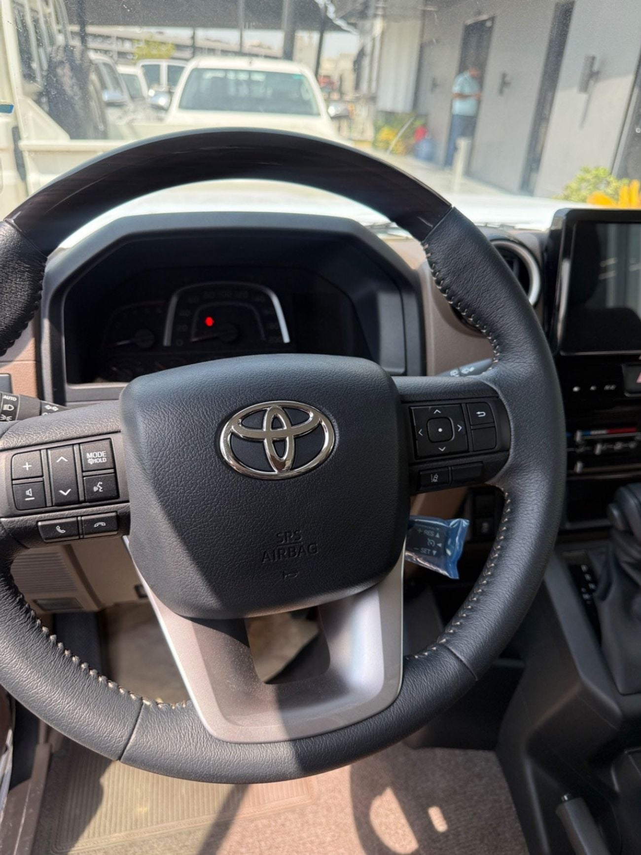 Toyota Land Cruiser 70 LC76 LX LC76 2.8l DEISEL OMANI FULL OPTION 2026/2026