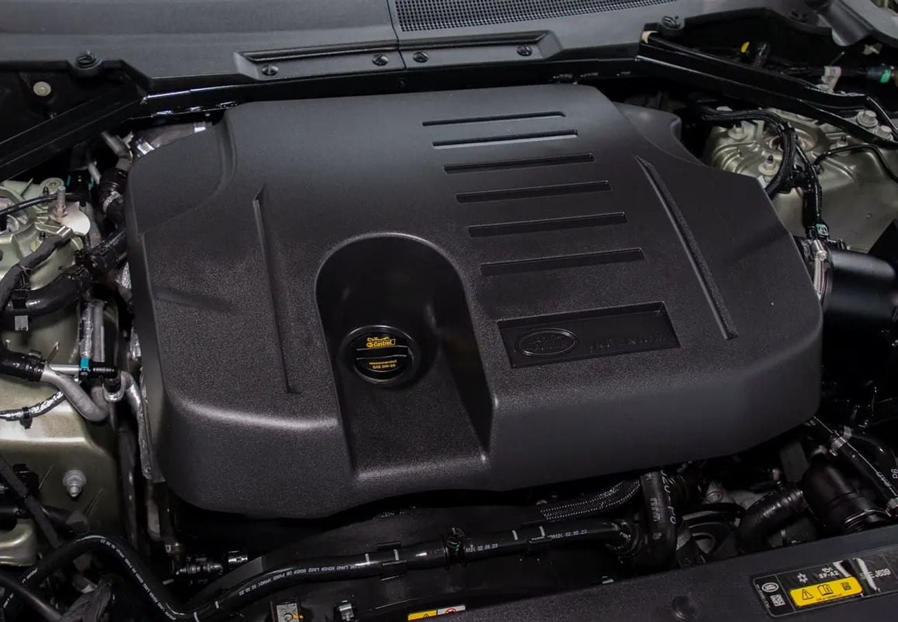 لاند روفر ديفندر Warranty until • FDSH • GCC Spec