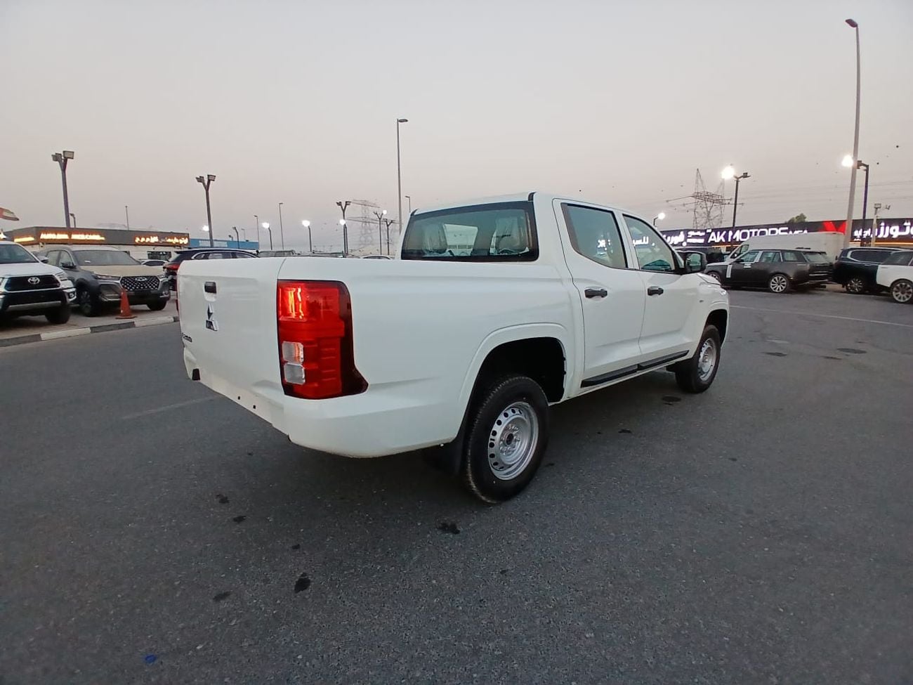 Mitsubishi L200 GLX Mitsubishi L200 M-Line 2.4L Petrol 4WD | 2026 | GCC Specs | Export Only |