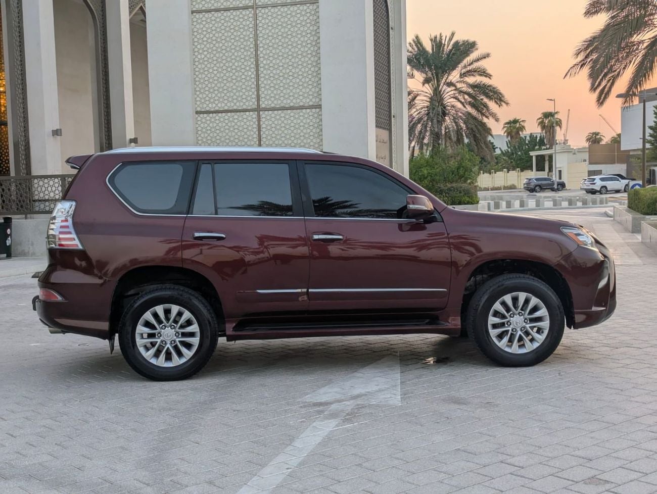 لكزس GX 460 PREMIER مواصفات خليجية، محرك V6، حالة داخلية وخارجية ممتازة