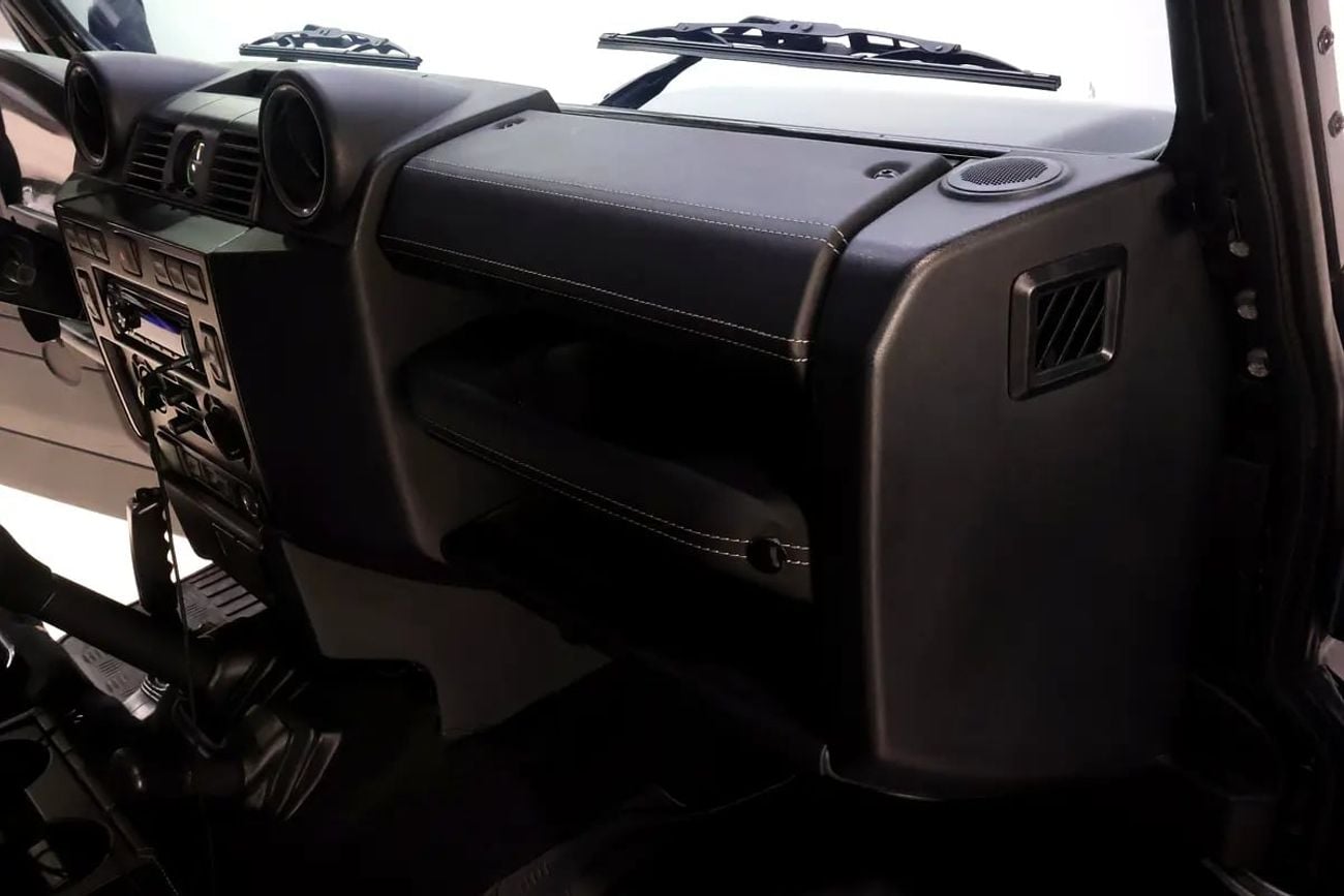 Land Rover Defender !! || GCC Specs || Manual || Super clean