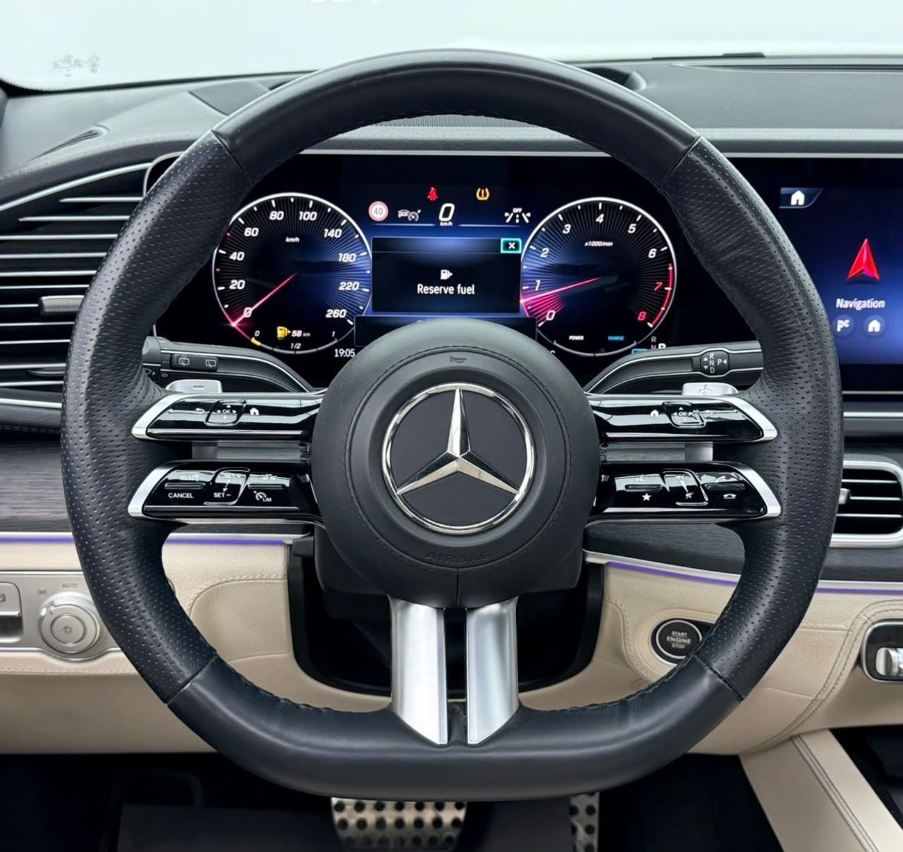 مرسيدس بنز GLS 450 4MATIC مرسيدس بنز GLS450 4MATIC بريميوم بلس موديل 2025، مع ضمان مرسيدس بنز وحزمة خدمة موديل 2029، 7 مقاعد،